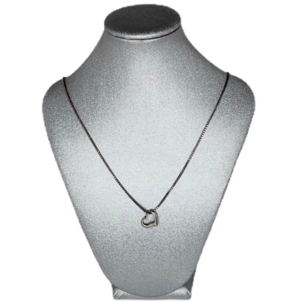 STERLING SILVER NECKLACE Floating heart charm Box chain 20” Whimsical Like new